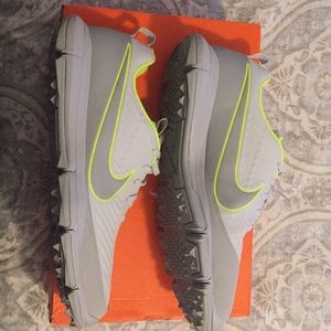 Nike Explorer 2 Spikeless Golf Shoes